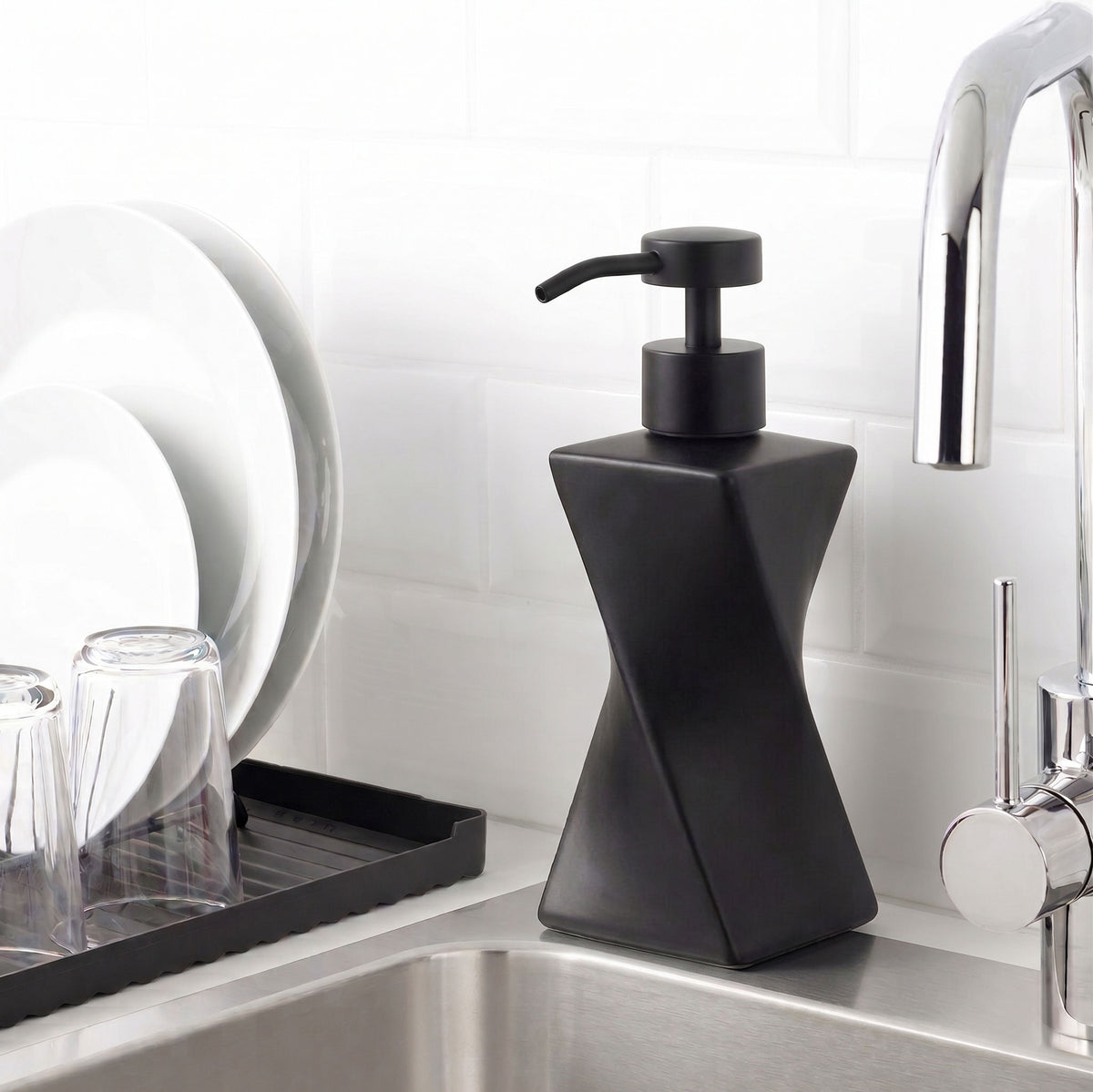 Modern Black Soap Dispenser with Black Pump